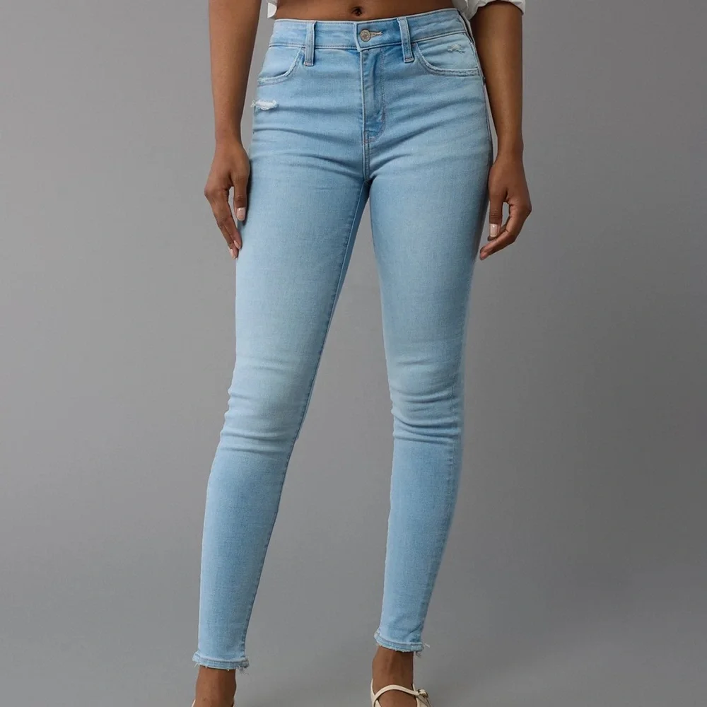 American Eagle Next Level Hi Rise jeans in light wash. Size 10. - Picture 4 of 10